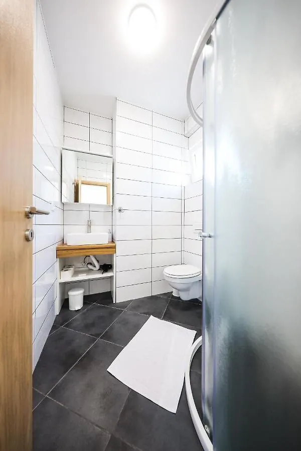 Apartment 1Oak Rentals 2 Vir