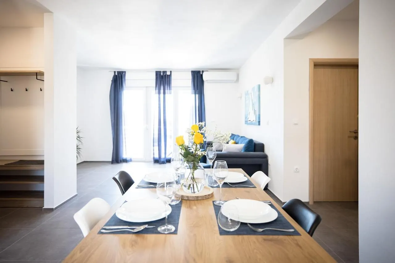 1Oak Rentals 2 Vir Apartment
